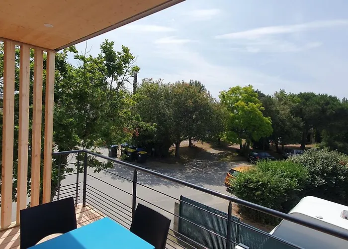 Résidence Salamandre - Maison Bois Cosy Calme avec parking pour 4 à 10 pers idéal couples et familles à 500m de la plage à Saint-Marc-sur-mer
